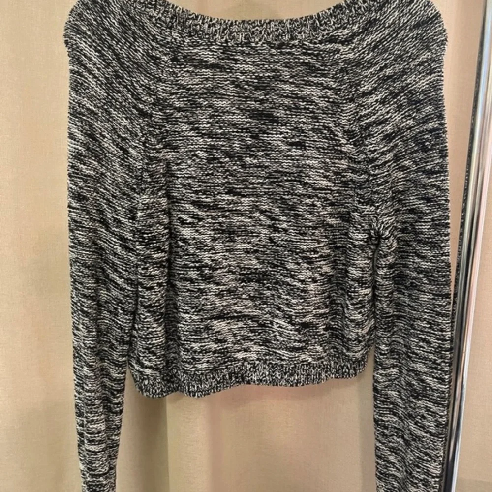Express Cropped Sweater - Picture 2 of 3